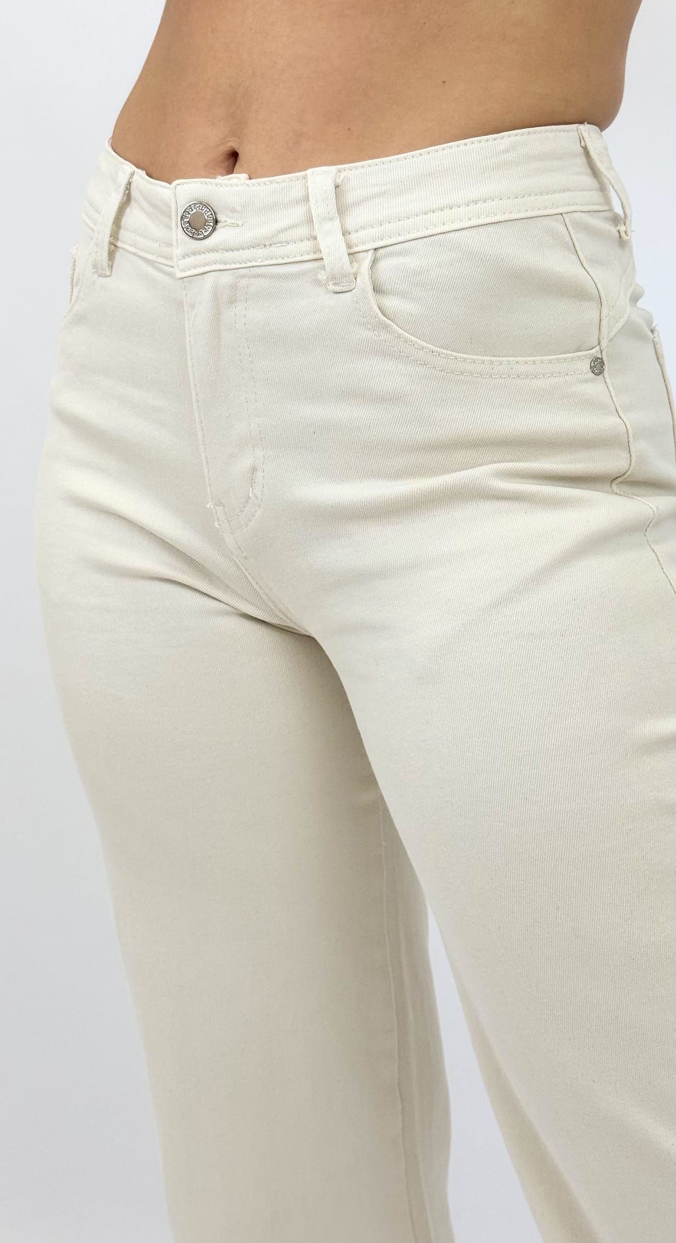 Calça sarja elástica modelo wide-leg bege