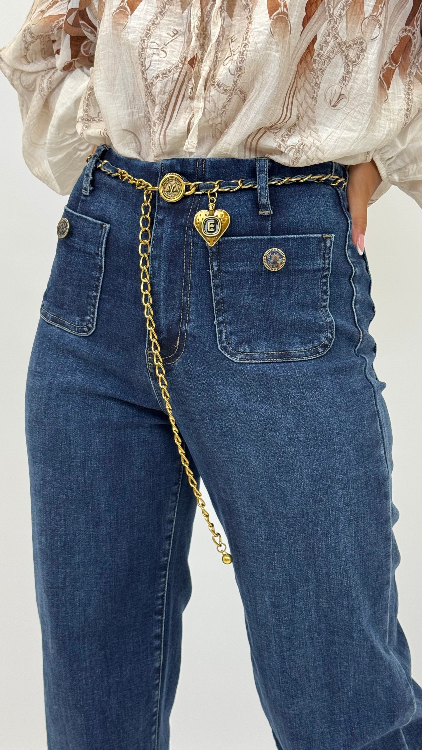 Calça de ganga wide-leg com corrente dourada