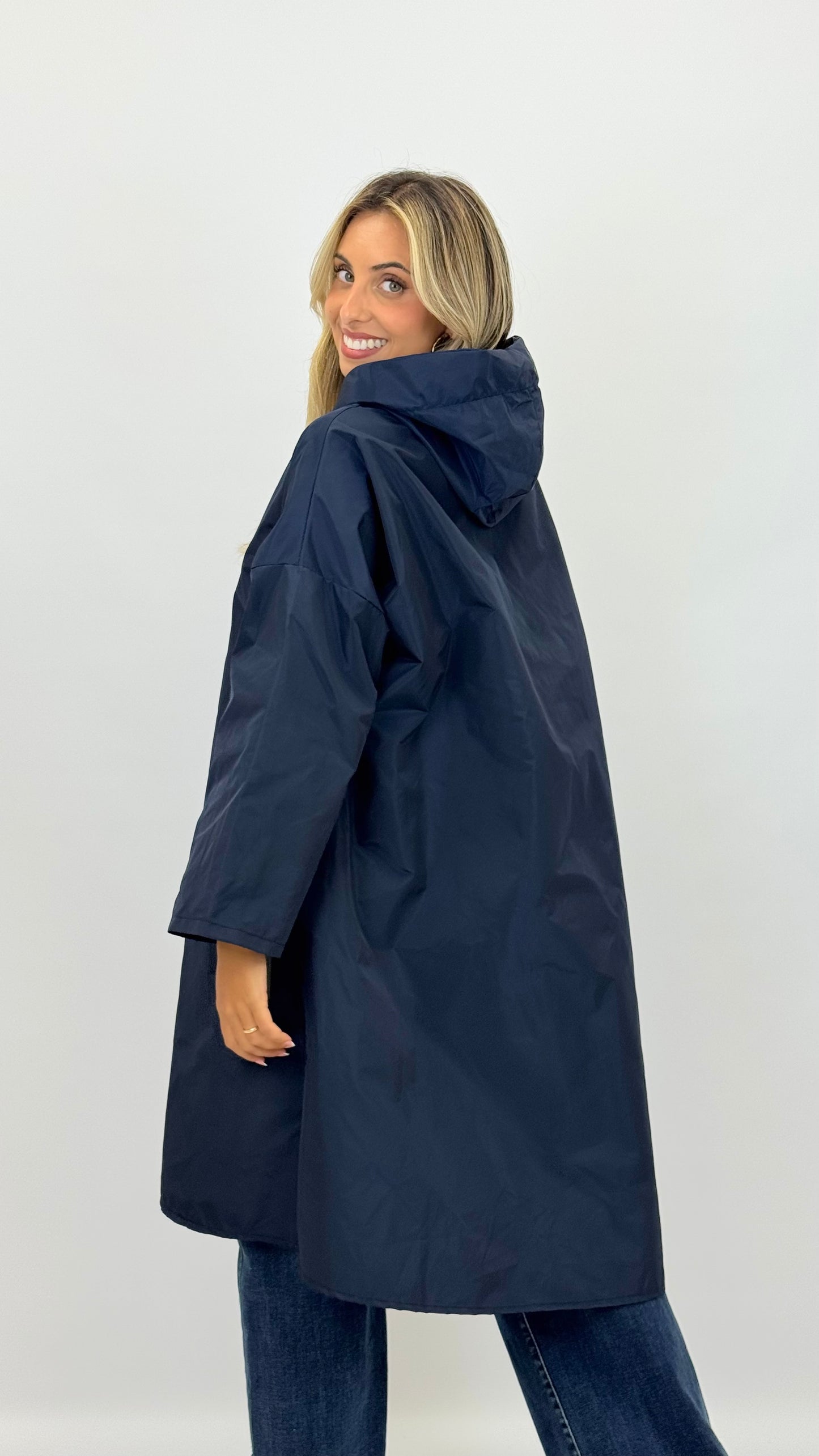 Corta-vento oversized com capuz azul-marinho