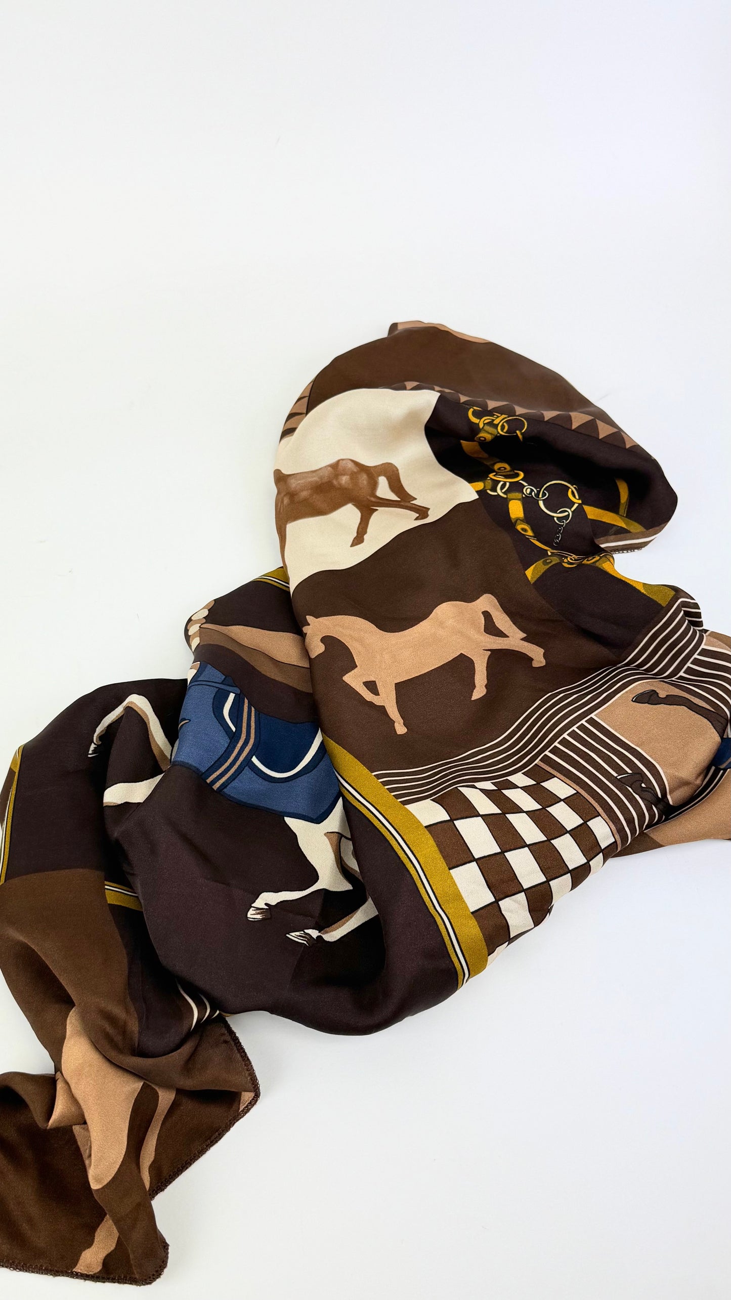 Lenço acetinado tons castanho