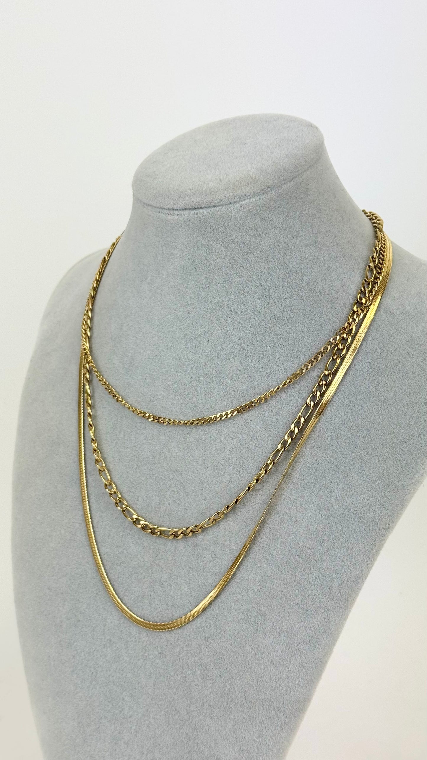 Colar dourado 3 voltas