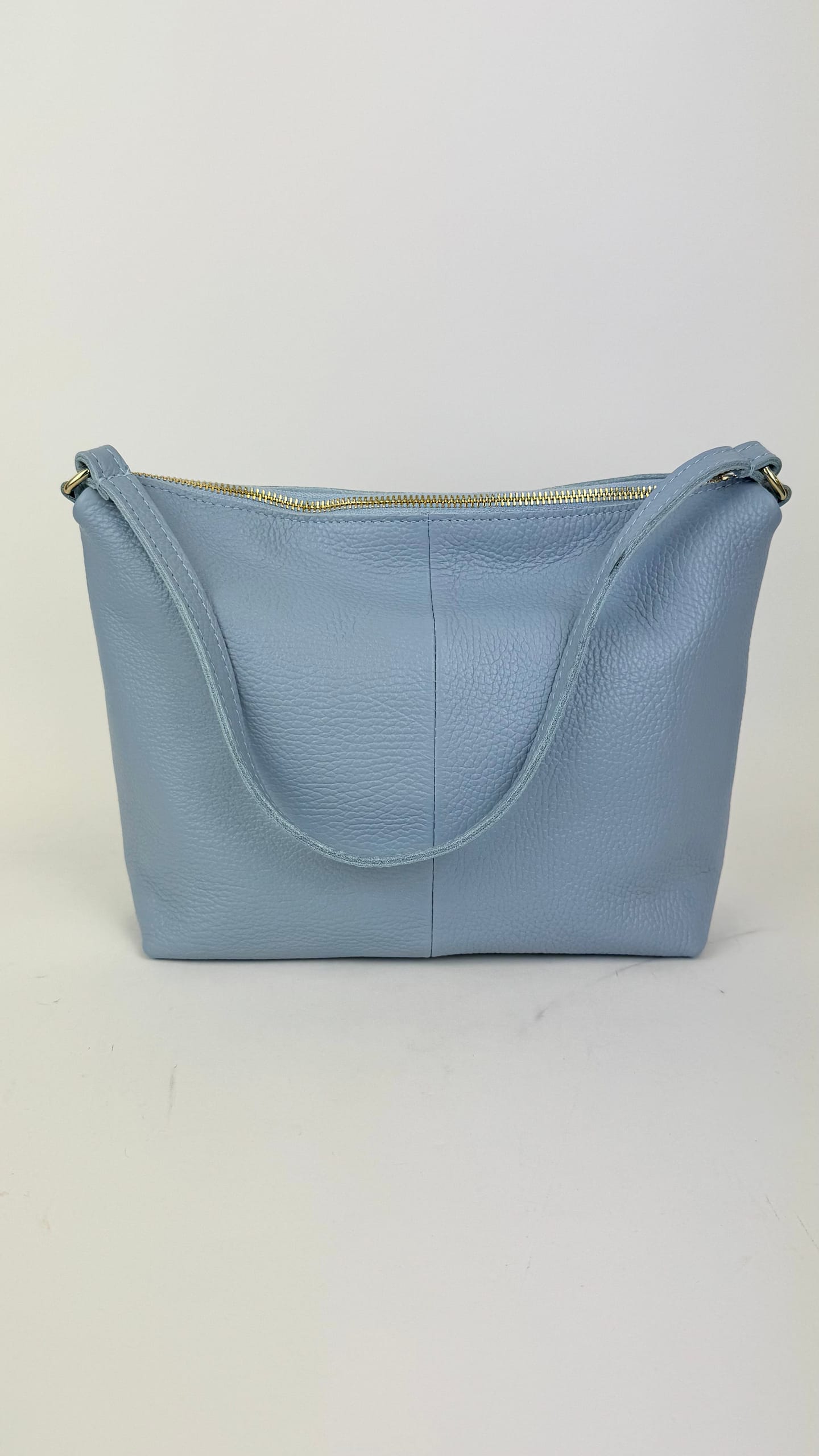 Carteira pele azul-bebé com bolas douradas