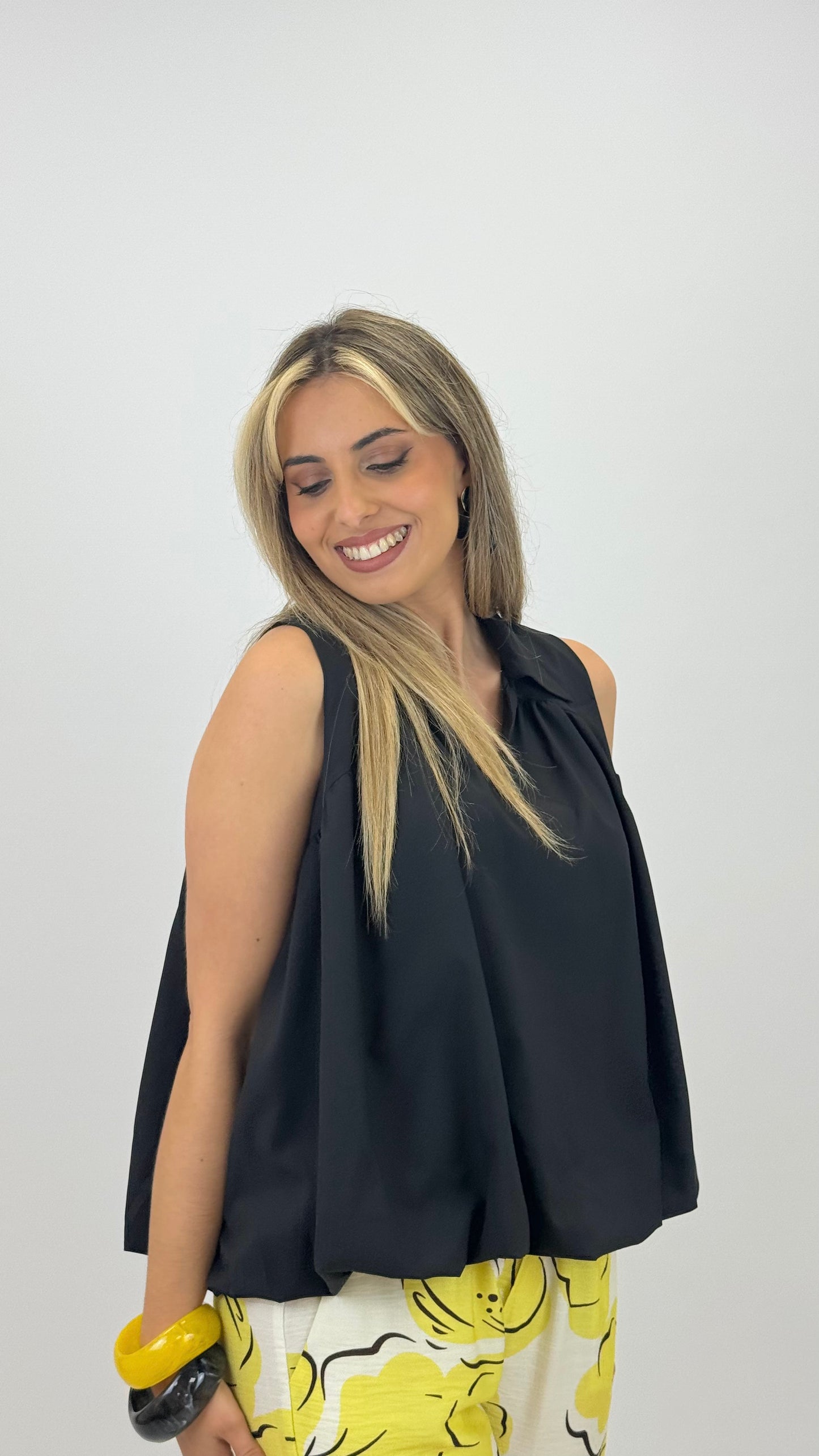 Top preto abalonado