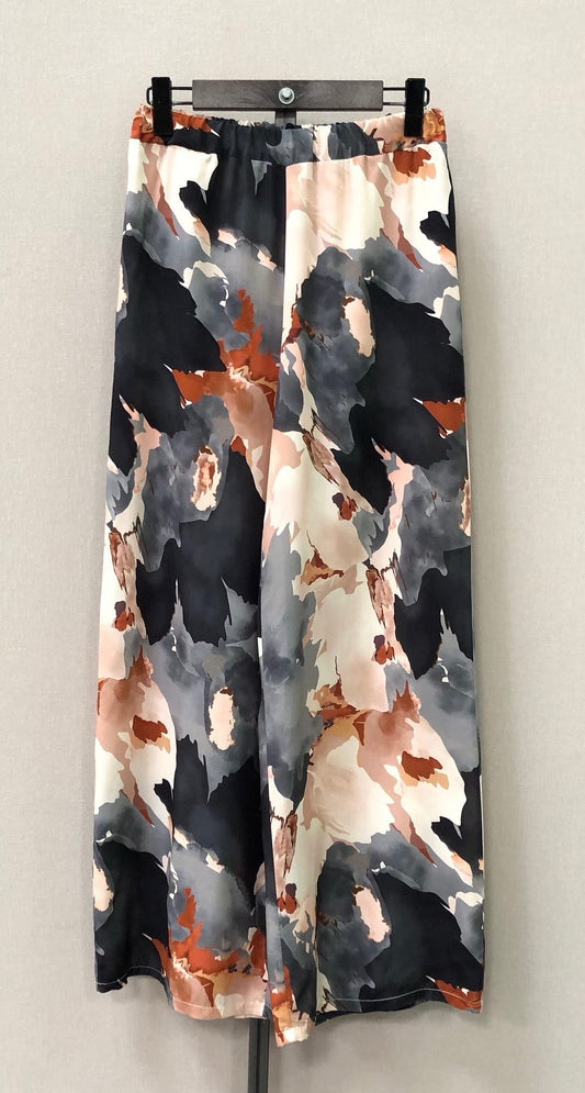 Pantalona estampado abstrato tons preto, cinza e castanho