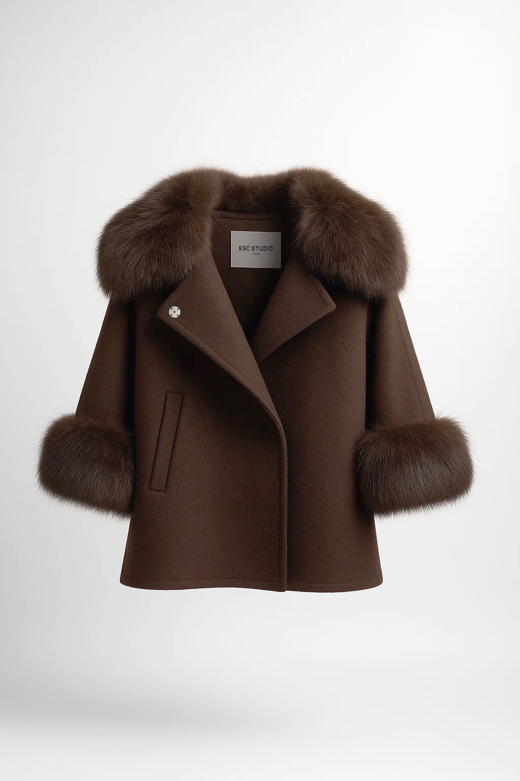 Casaco/capa fazenda com pêlo castanho