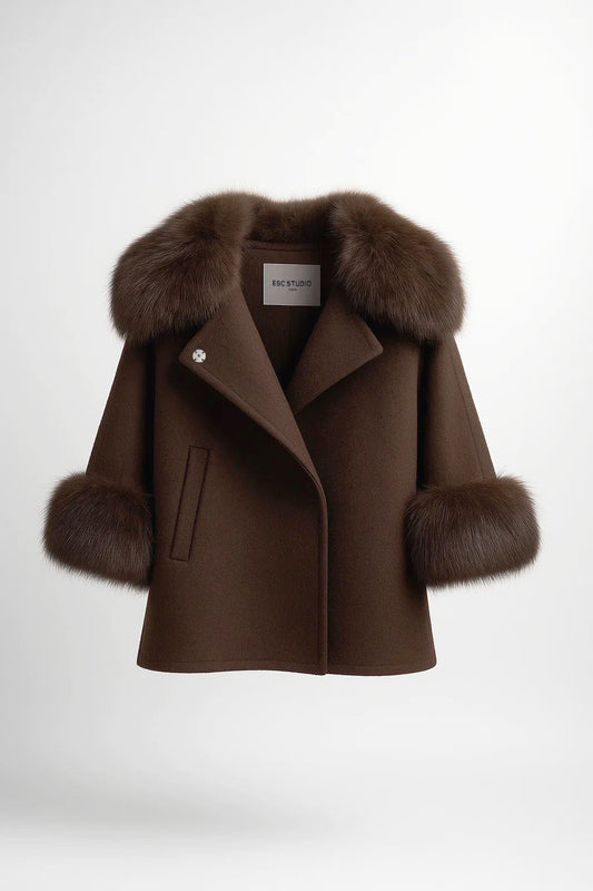 Casaco/capa fazenda com pêlo castanho