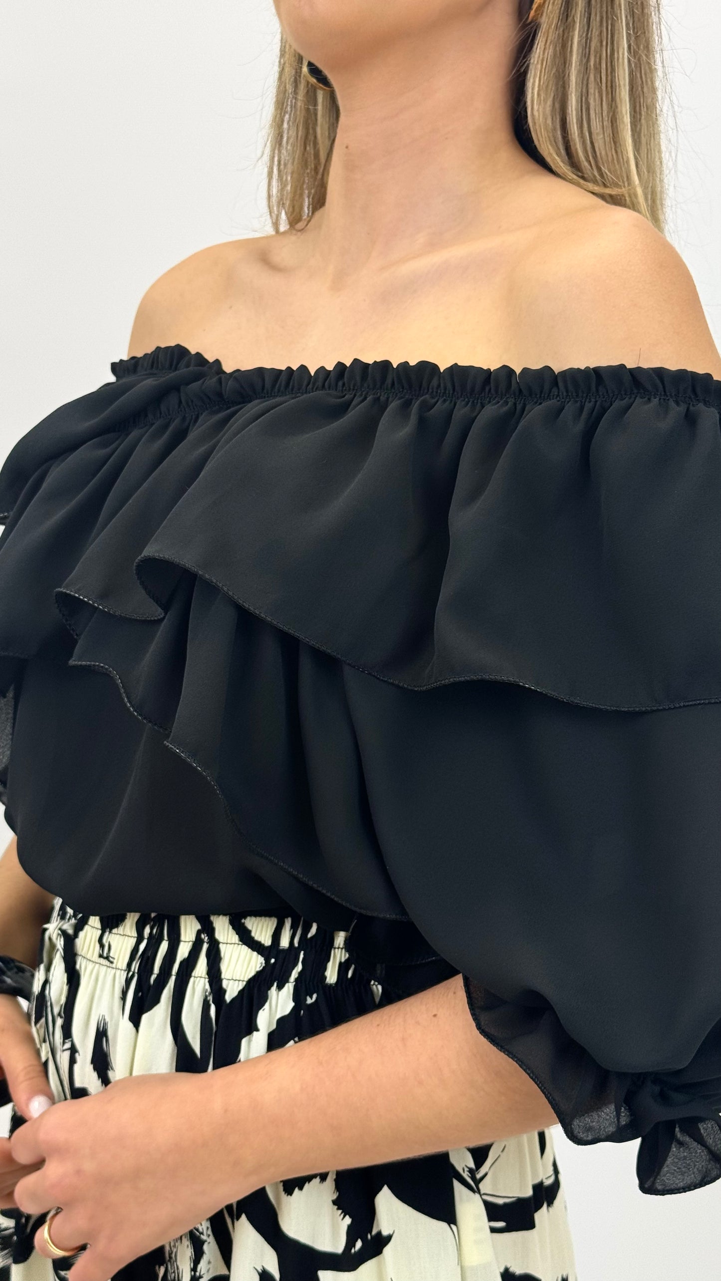 Blusa folhos elástica preto