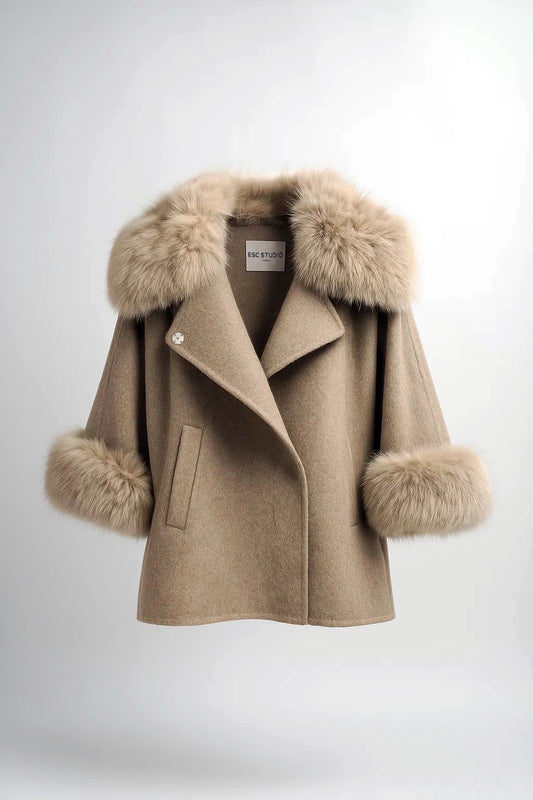 Casaco/capa fazenda com pêlo taupe