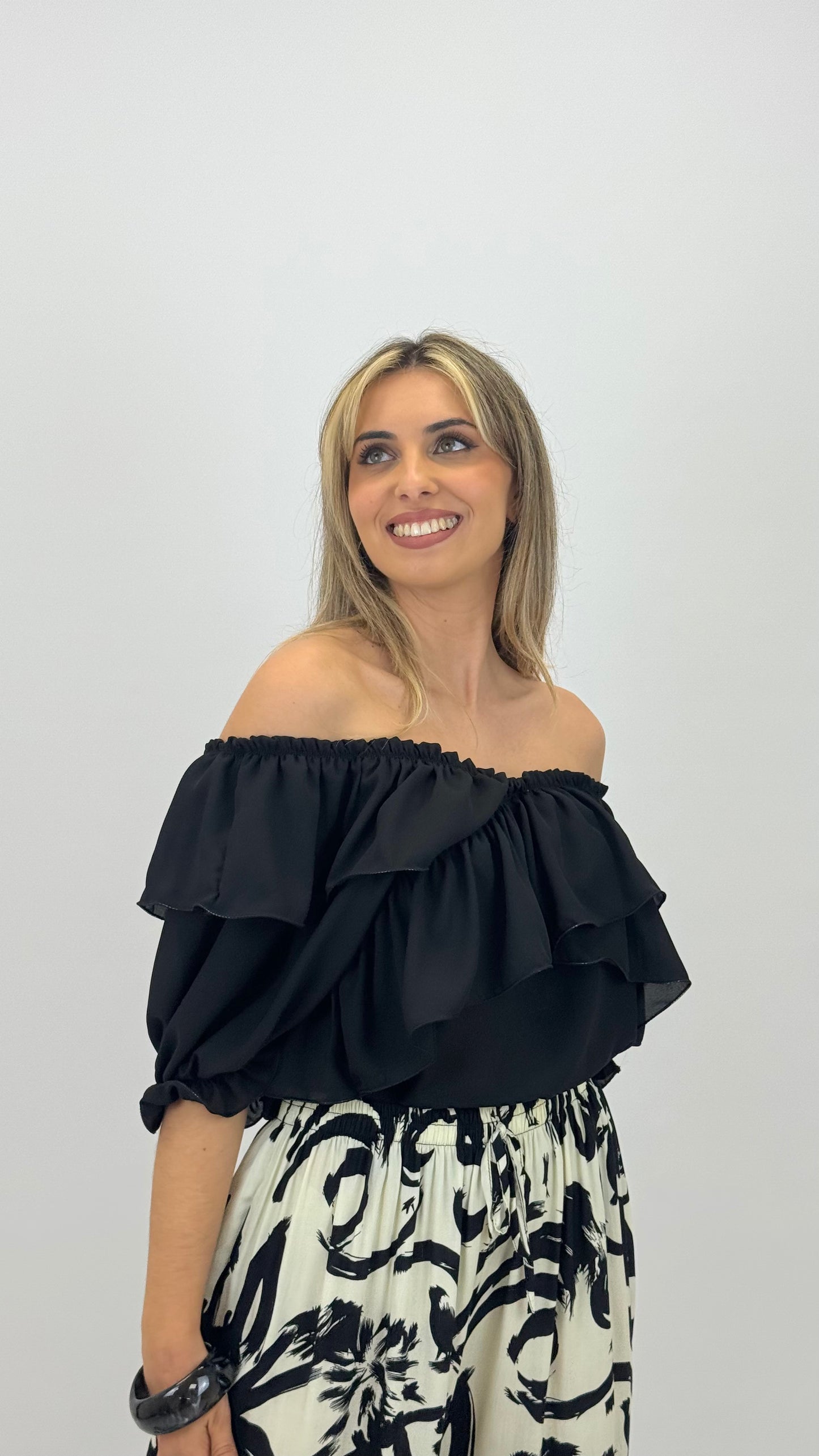 Blusa folhos elástica preto