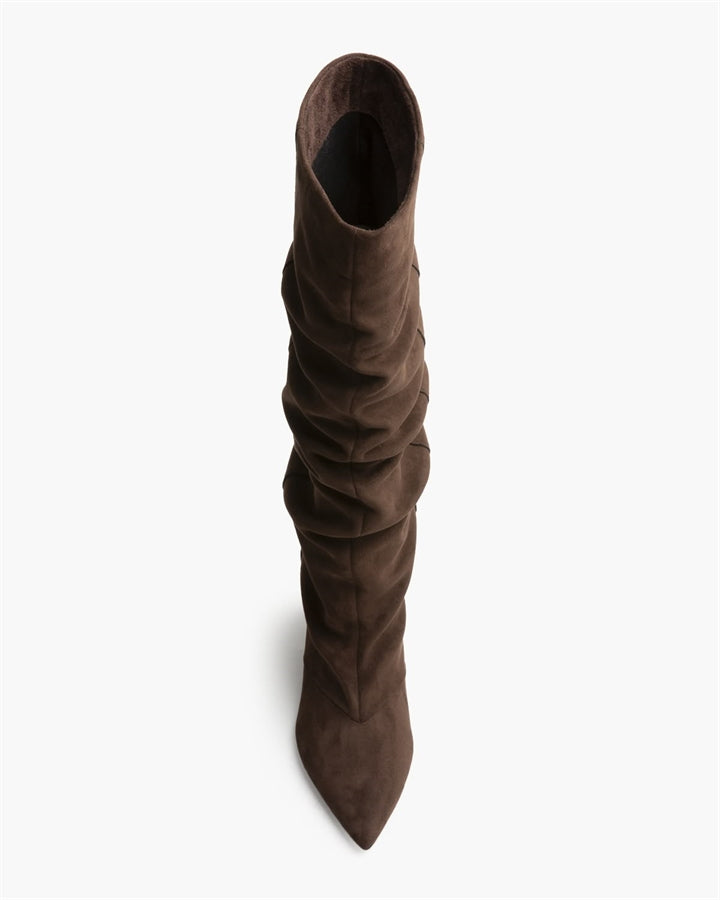 Bota cano alto efeito franzido estilo camurça castanho