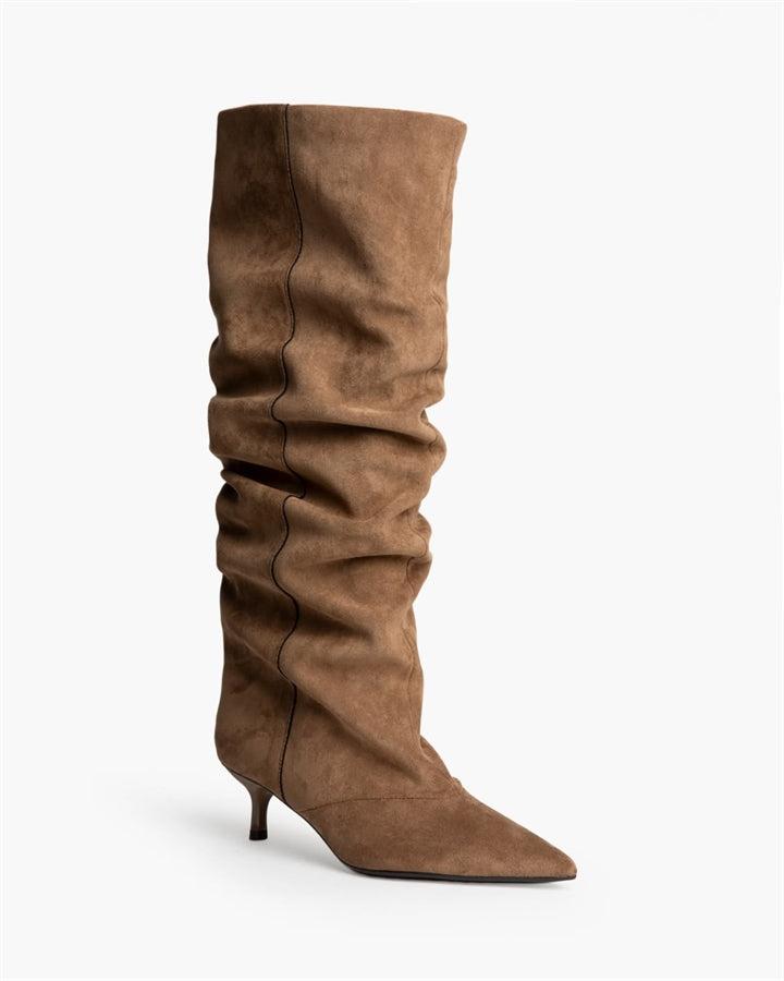 Bota cano alto efeito franzido estilo camurça camel