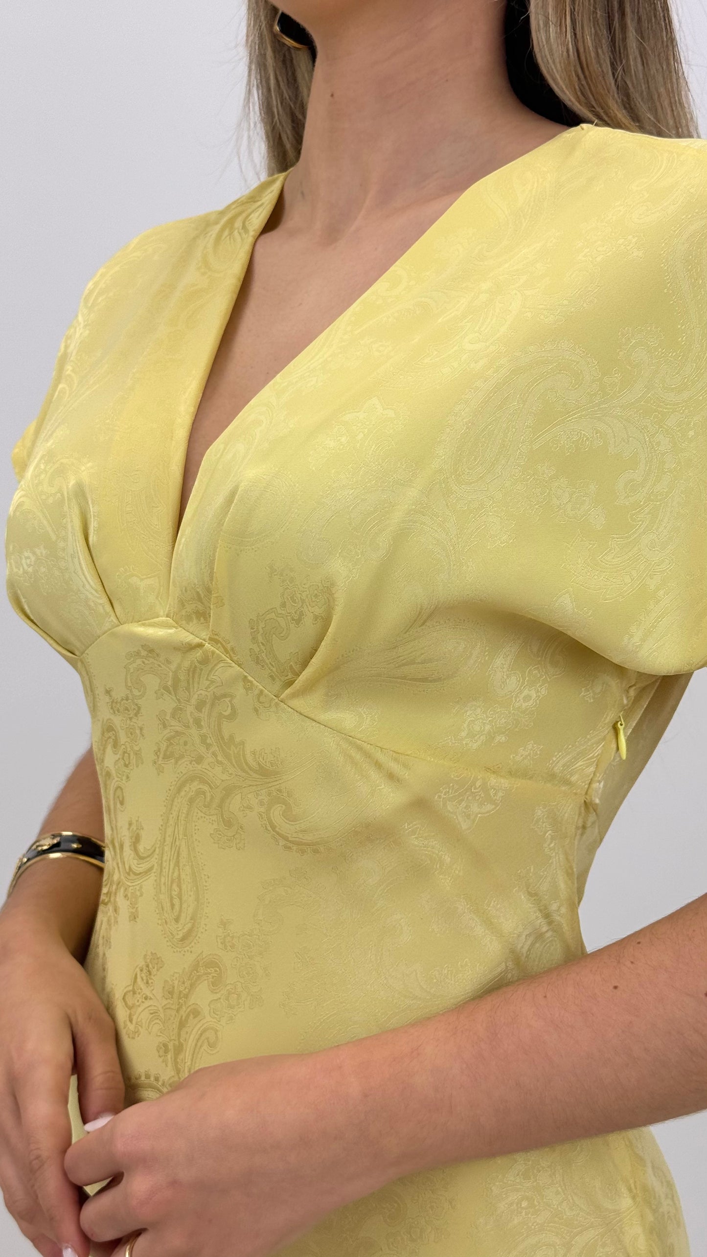 Vestido midi acetinado cornocópias amarelo
