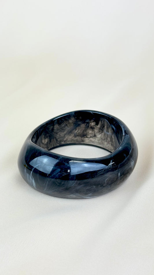 Pulseira grossa acrílico preto