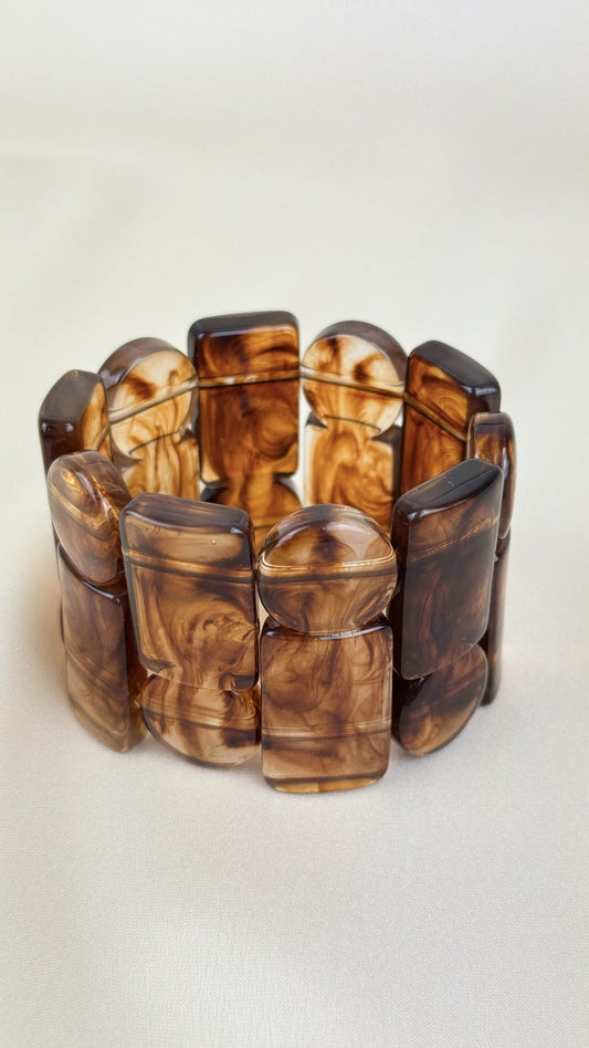 Pulseira acrílica tons castanho Âmbar