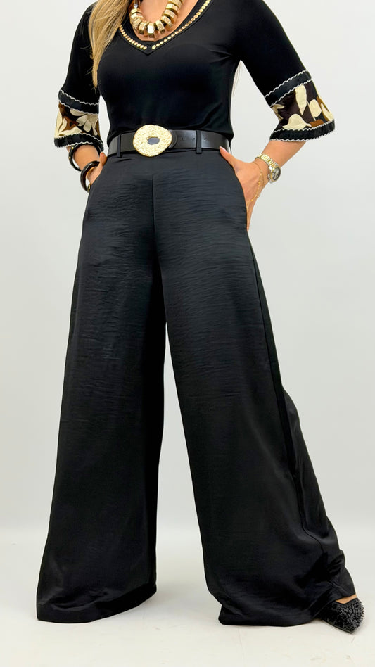 Pantalona tecido macio acetinado com cinto preto