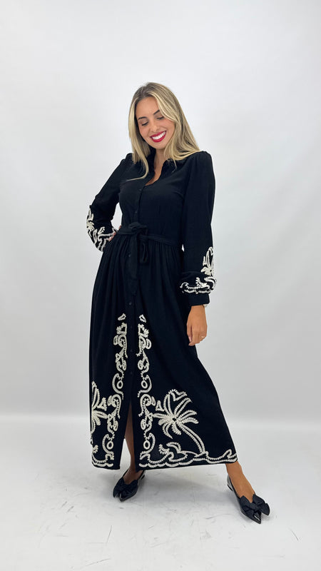 Vestido midi preto com bordado relevo pérola hover