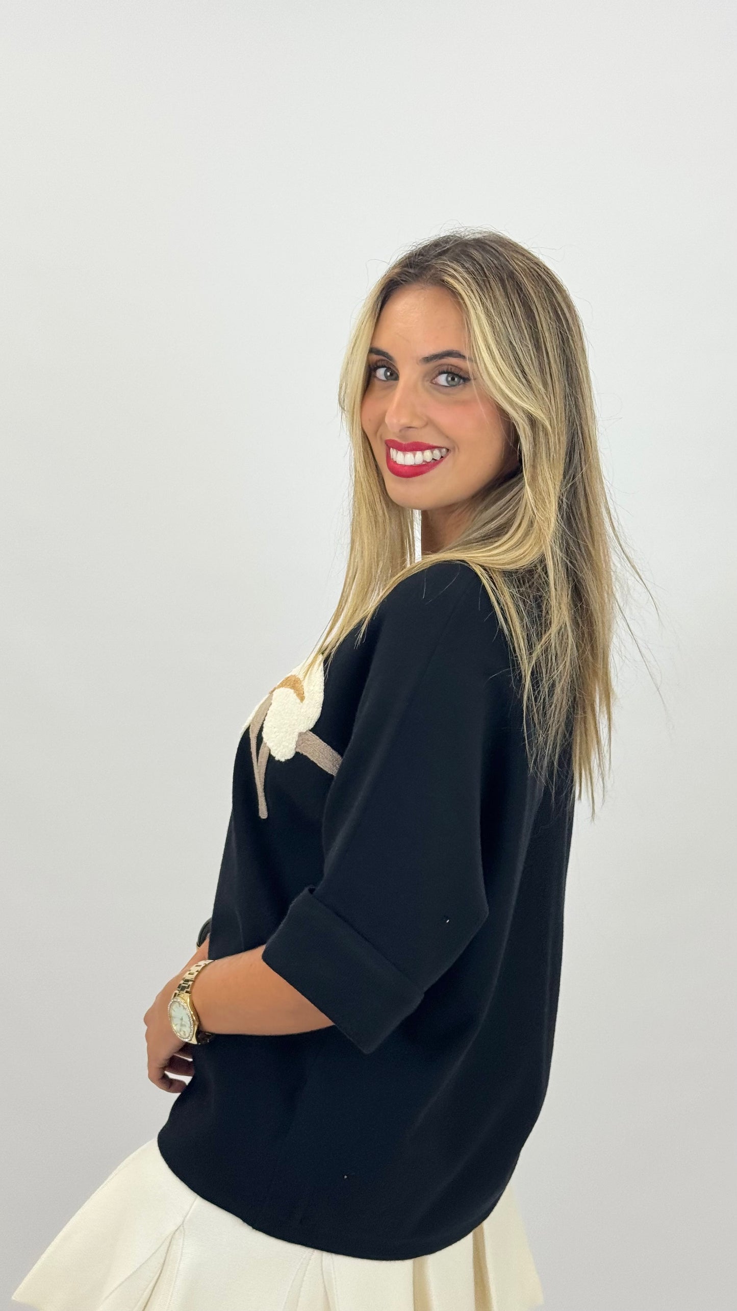 Camisola malha preto com bordado flor