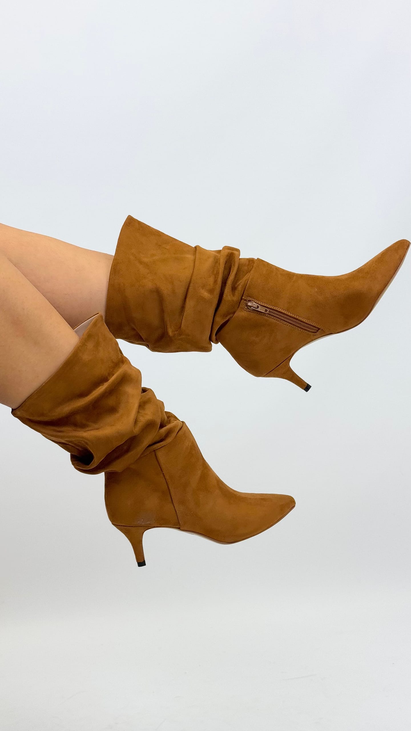 Bota meio-cano tacão stilletto ferrugem