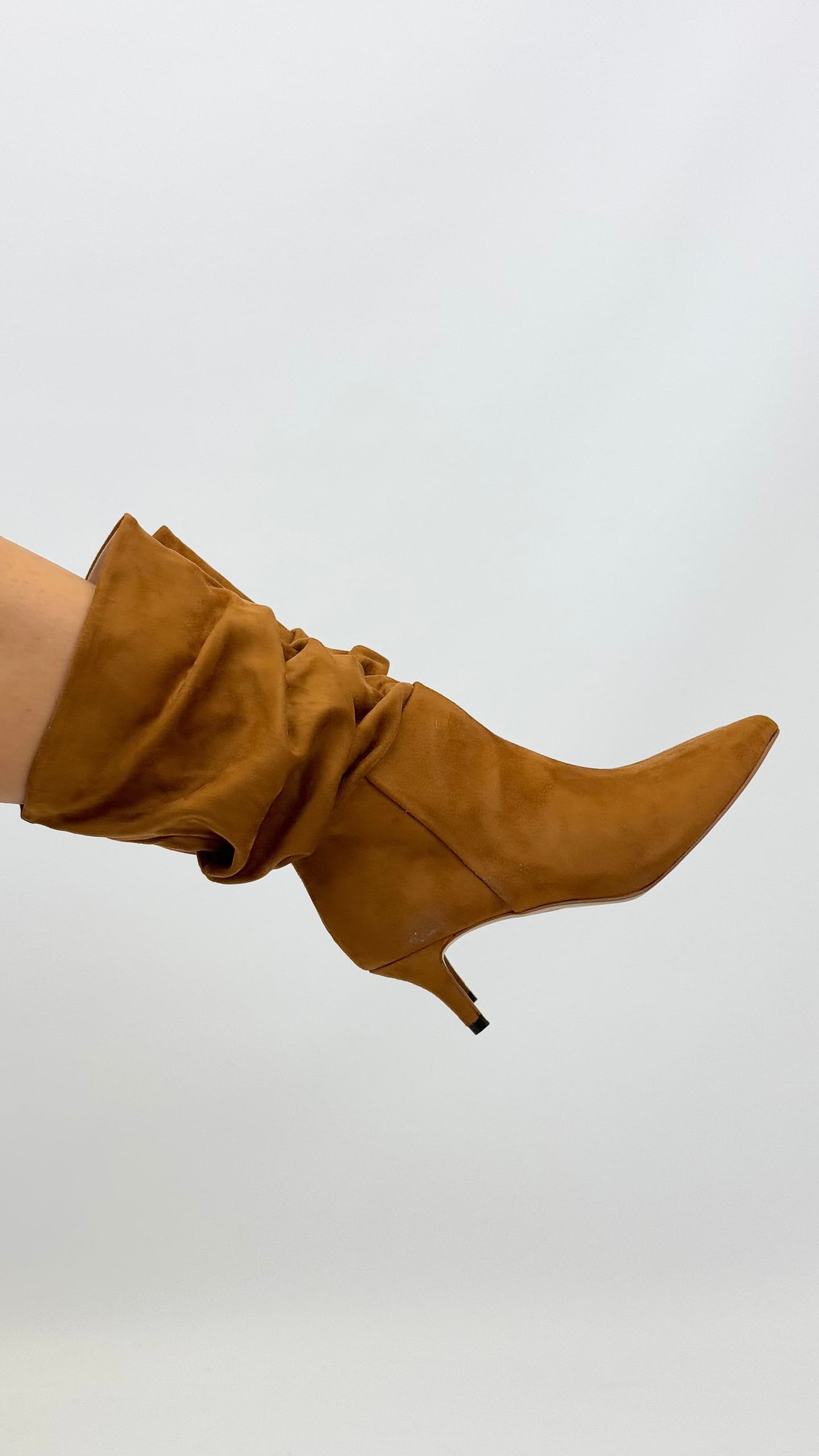 Bota meio-cano tacão stilletto ferrugem