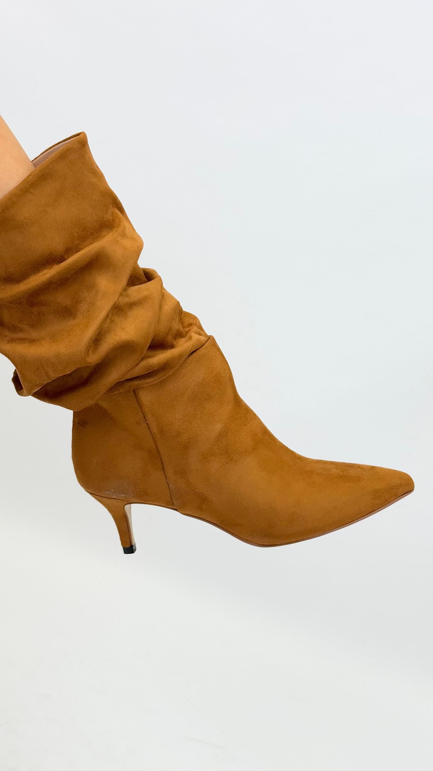 Bota meio-cano tacão stilletto ferrugem