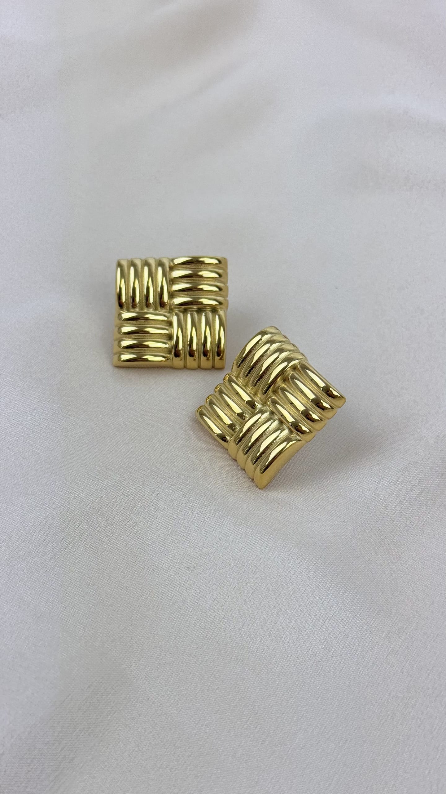 Brincos quadrados aço dourado