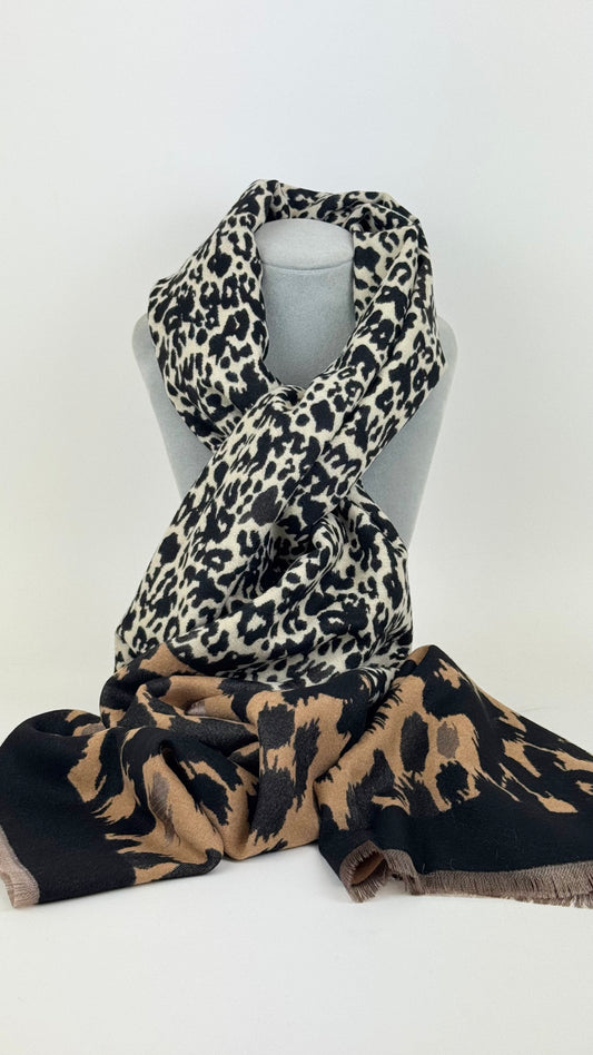 Écharpe/cachecol animal-print tons preto, branco e camel