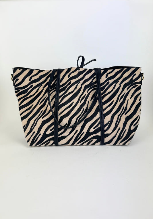 Carteira/saco padrão zebra preto e creme