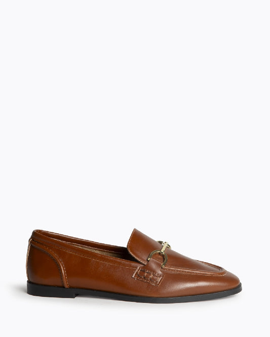Sapato raso camel com aplicação dourado