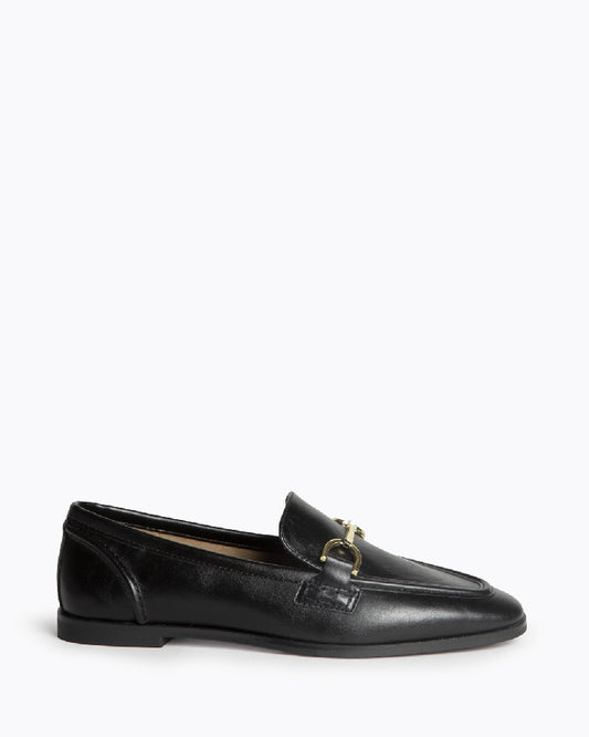 Sapato raso preto com aplicação dourado