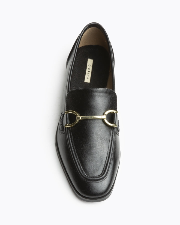 Sapato raso preto com aplicação dourado