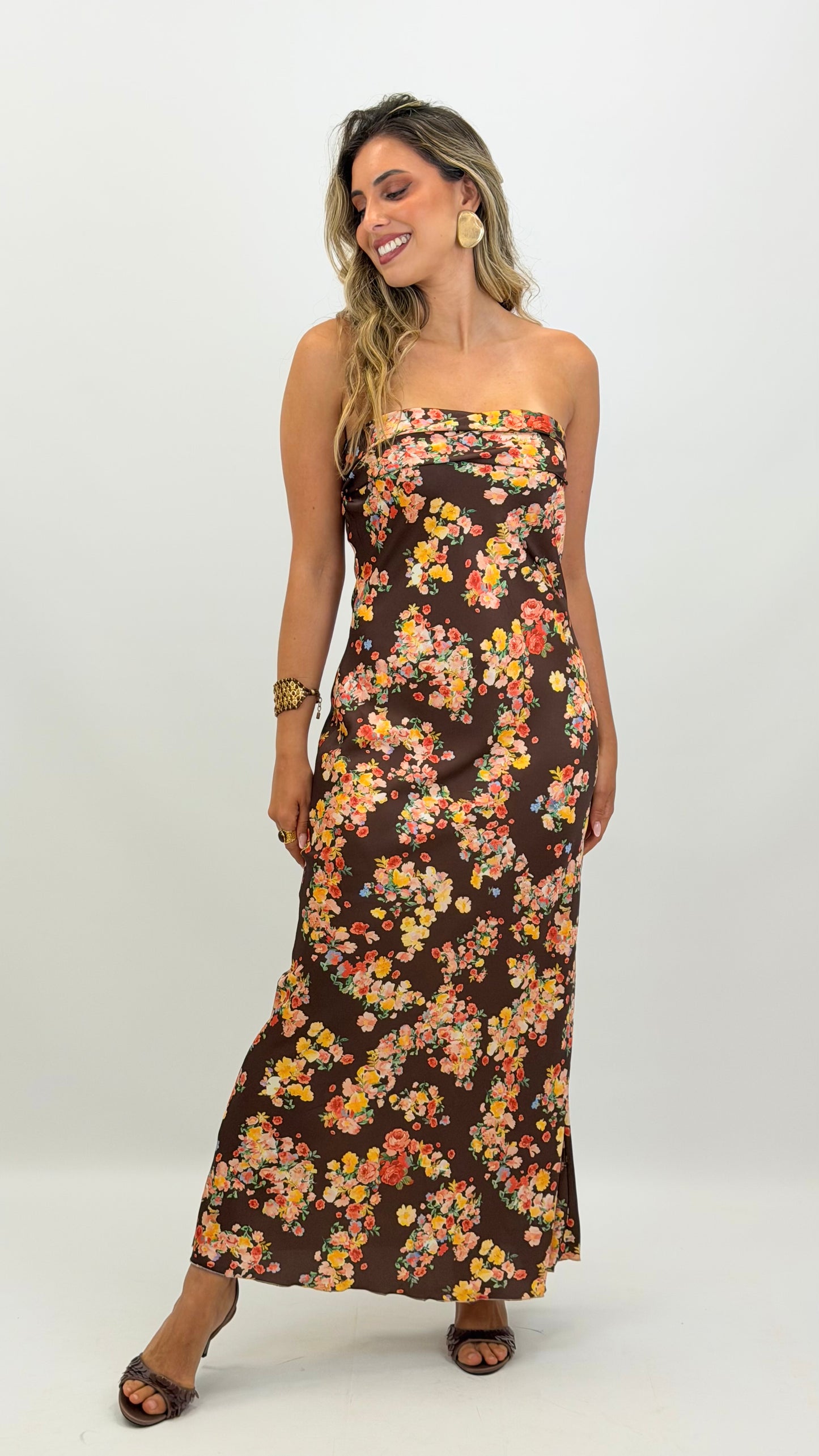 Vestido midi em viés castanho estampado florzinhas