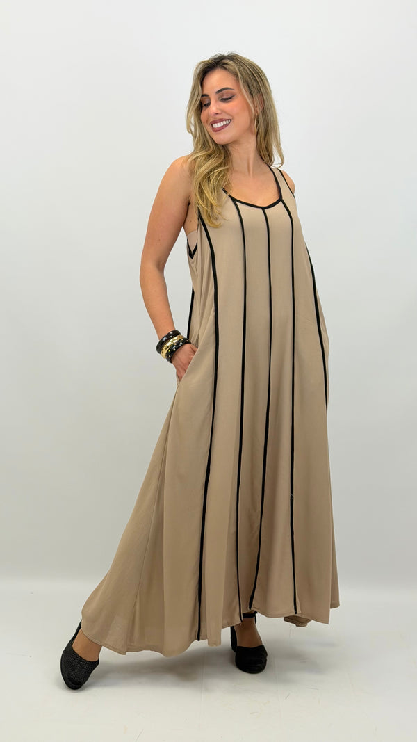 Vestido cavado taupe com nervuras preto