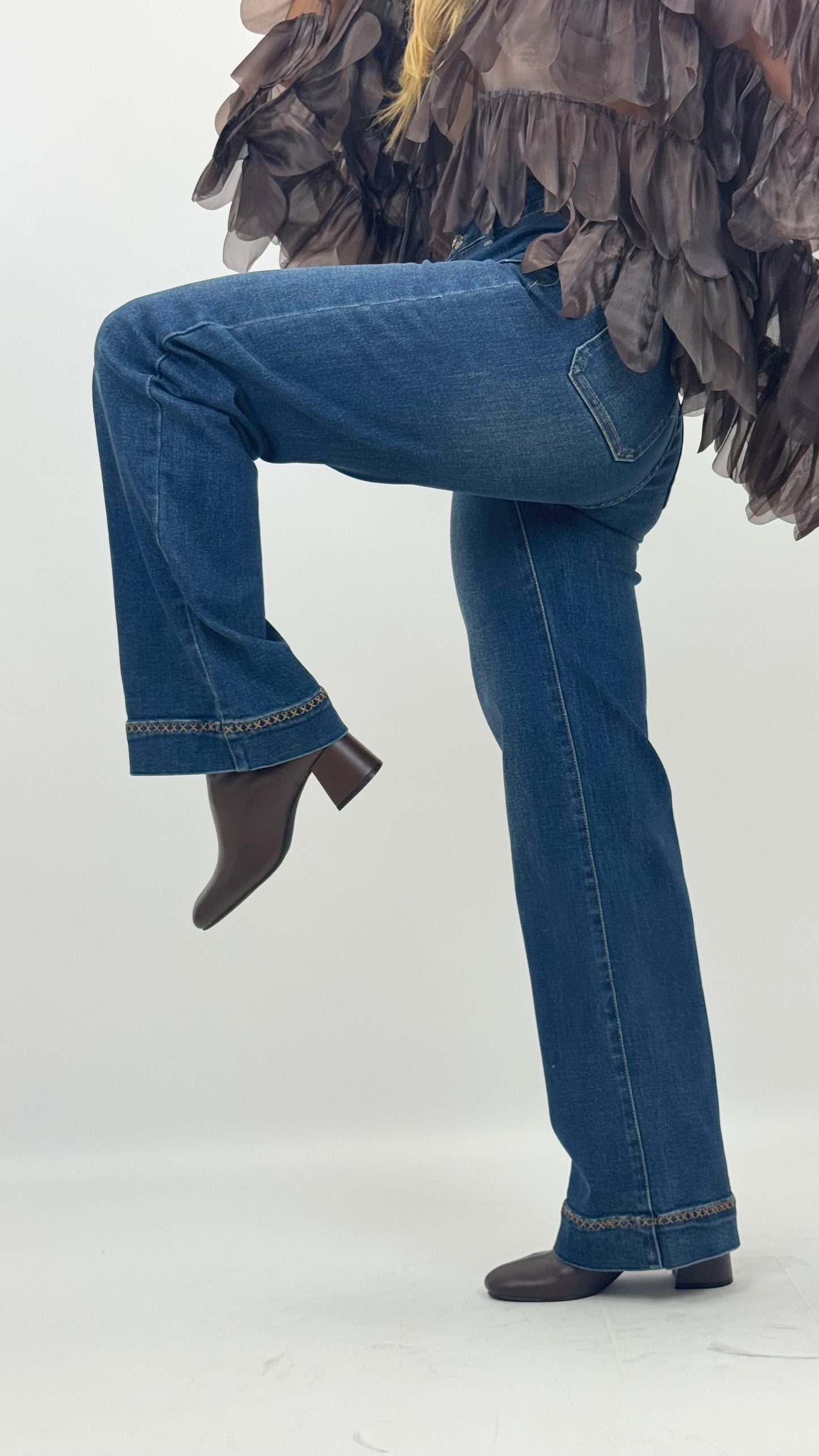 Calça de ganga wide-leg com pesponto camel