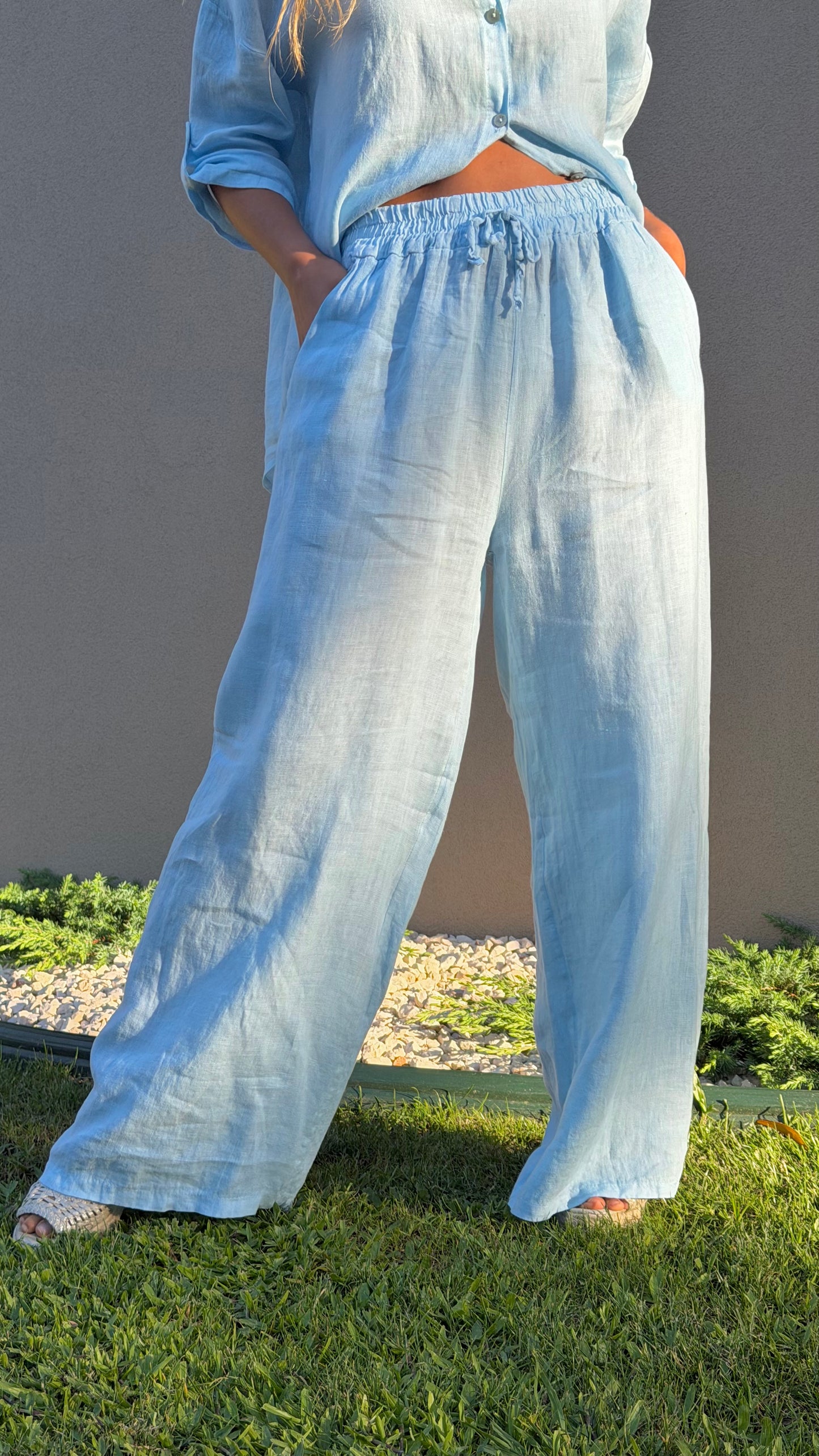 Calça linho azul-bebé