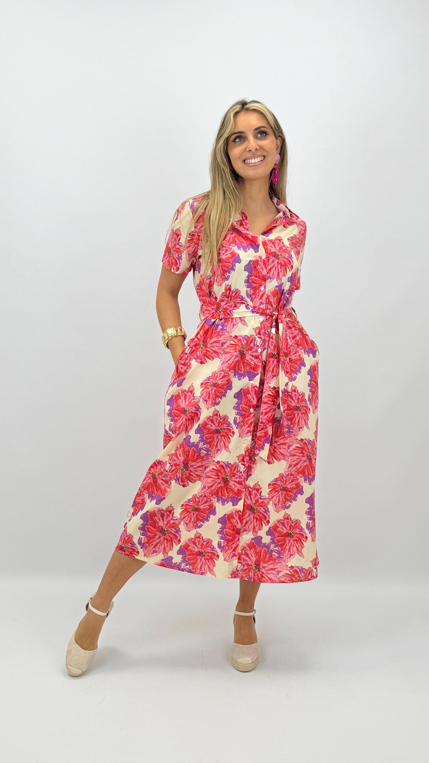 Vestido estampado floral tons laranja e lilás