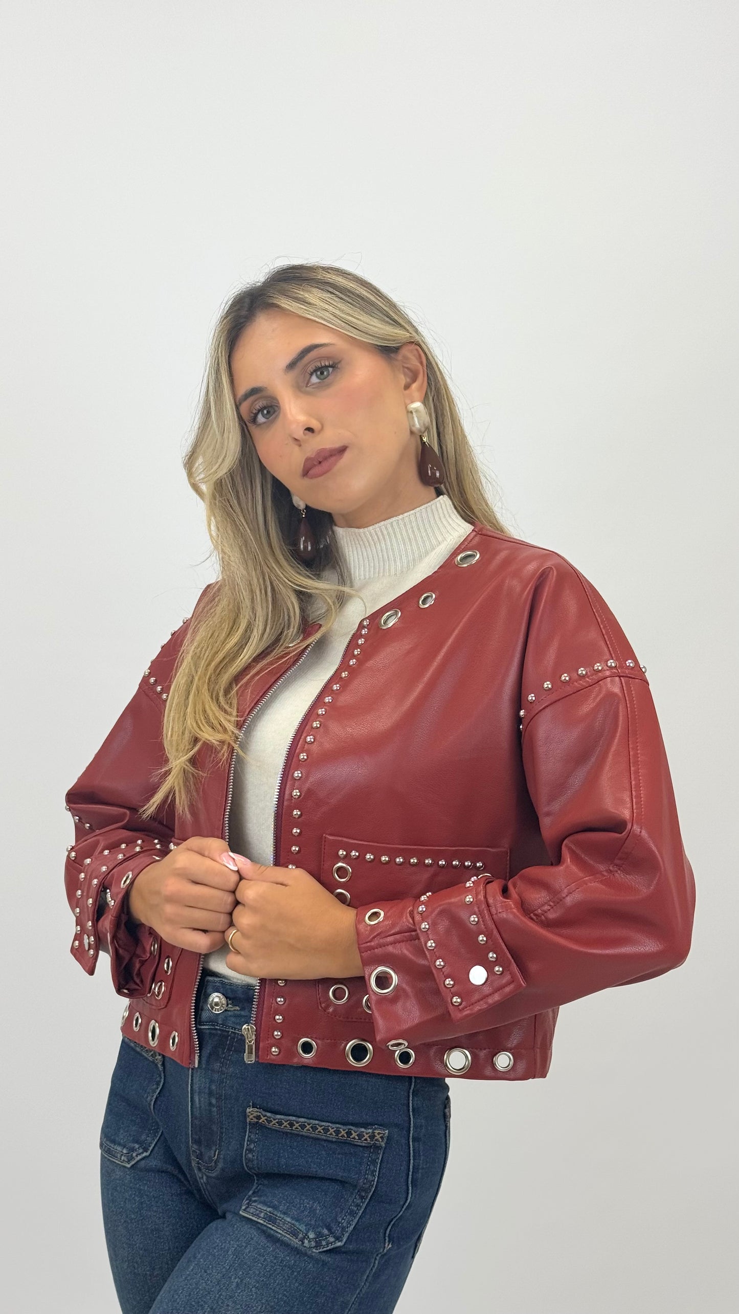 Blusão eco-pele com tachas telha
