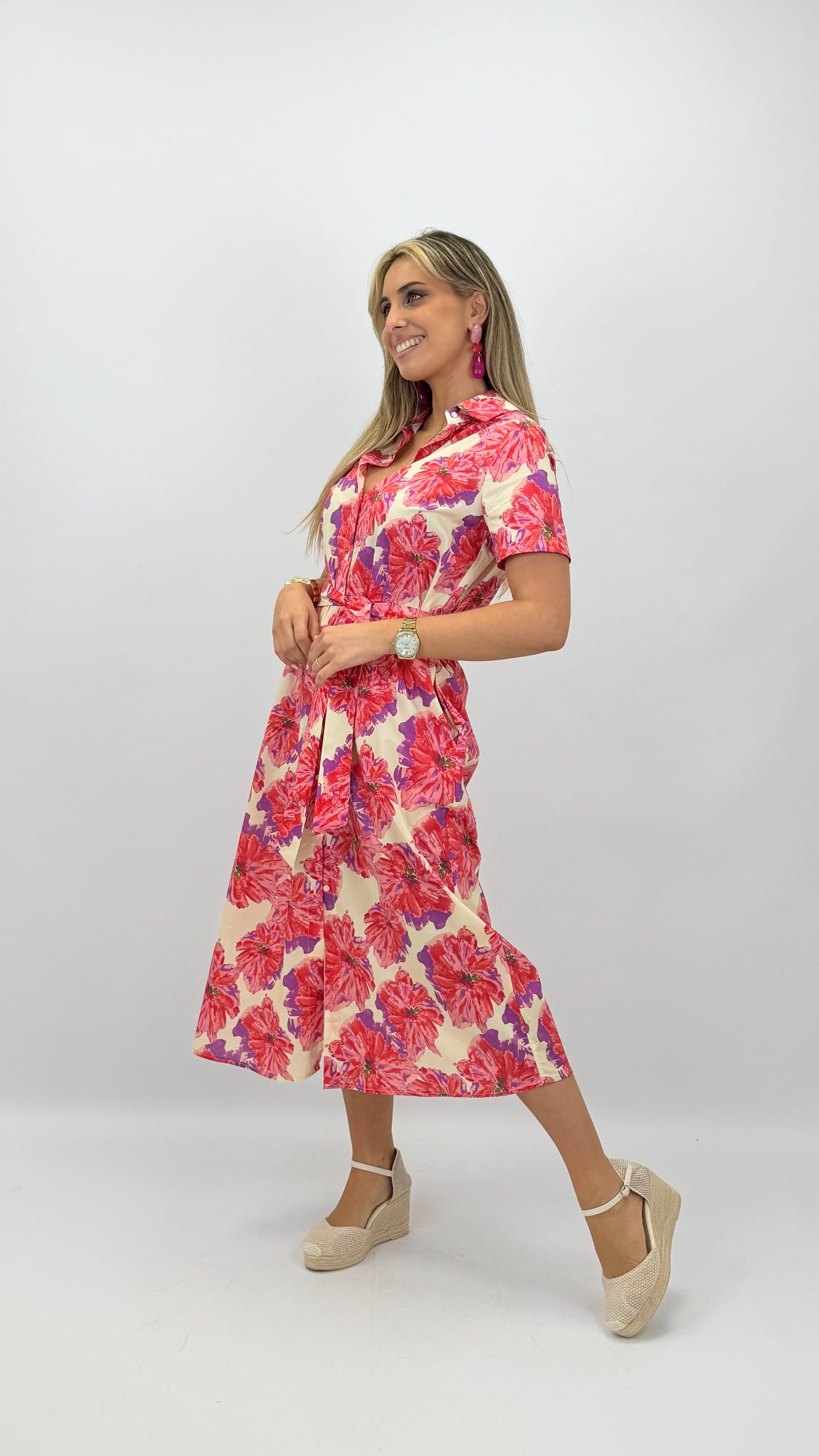 Vestido estampado floral tons laranja e lilás
