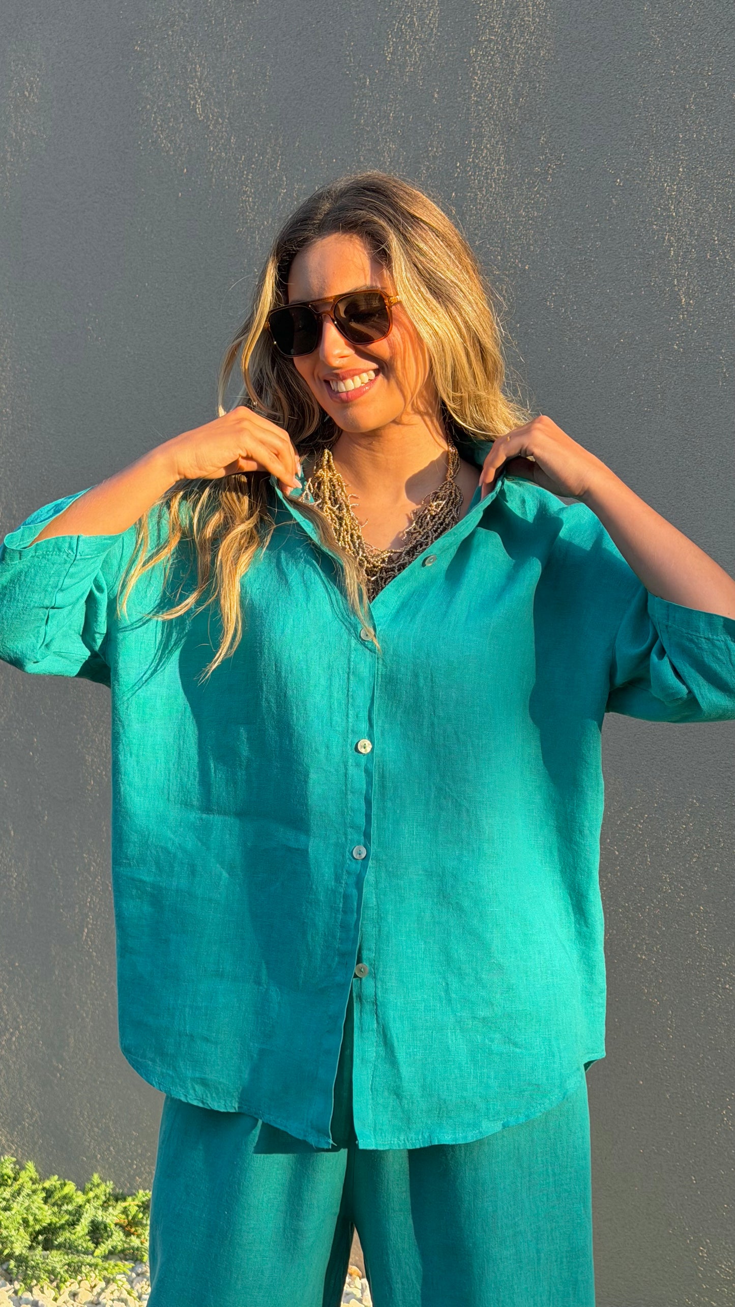 Camisa linho verde-cobalto