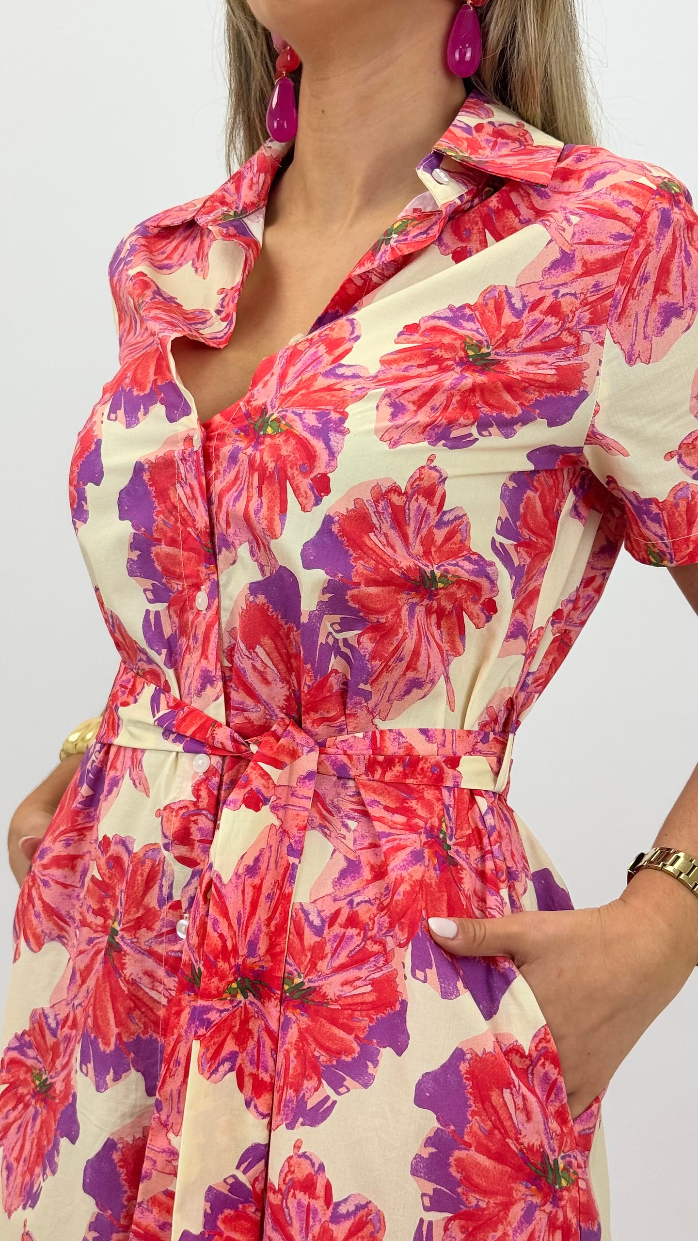Vestido estampado floral tons laranja e lilás