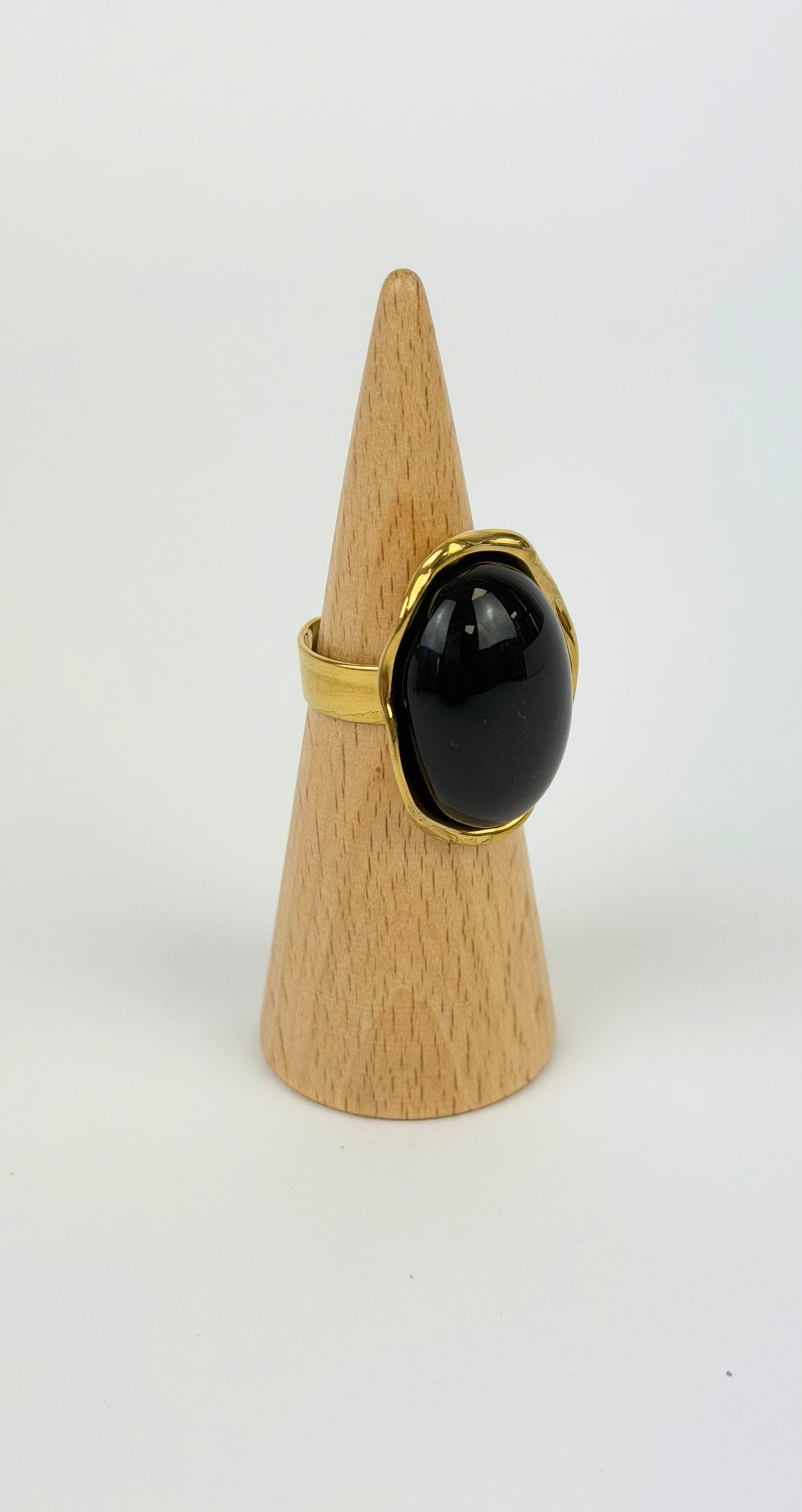 Anel aço dourado pedra preta