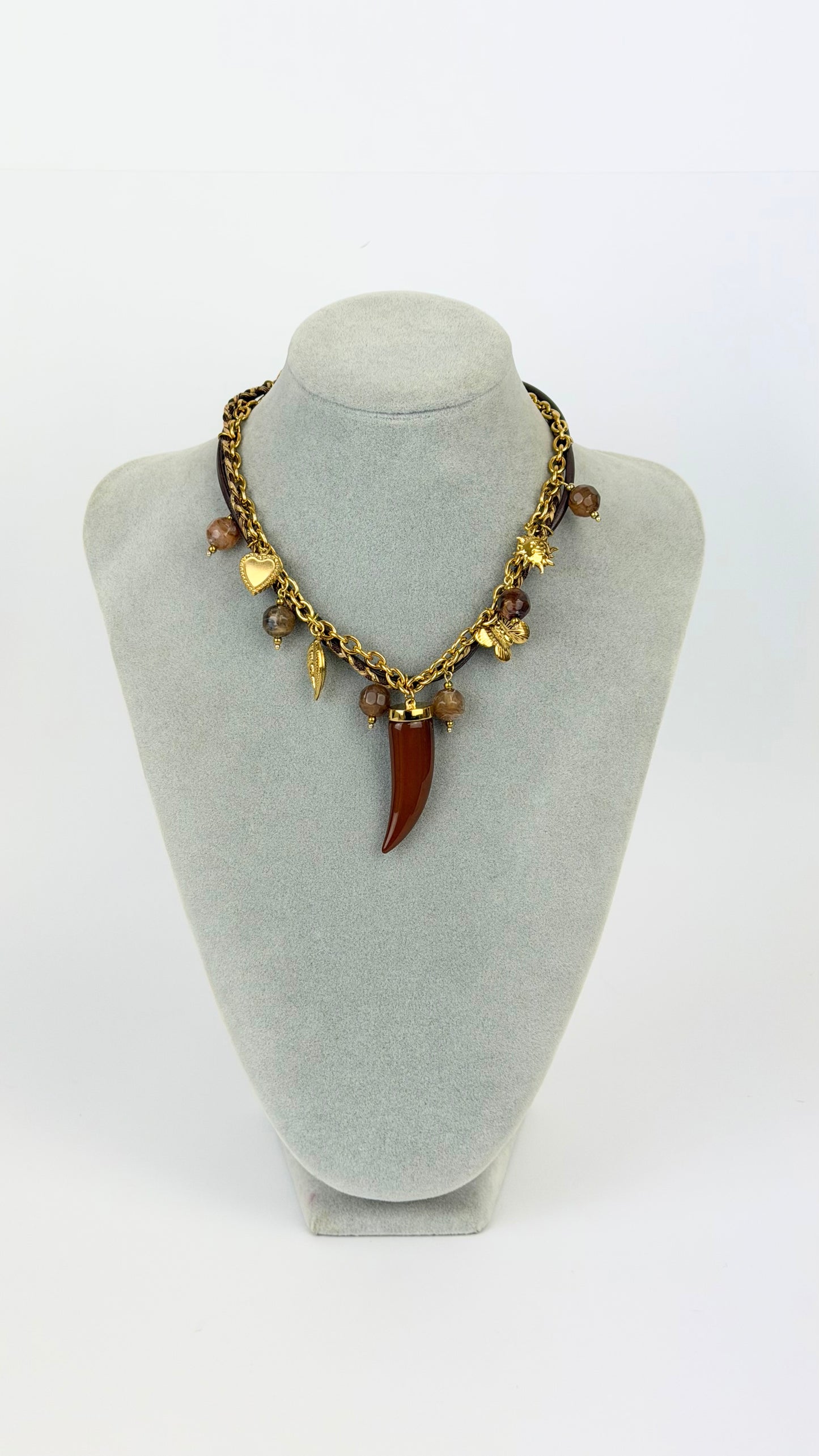 Colar pendentes tons castanho