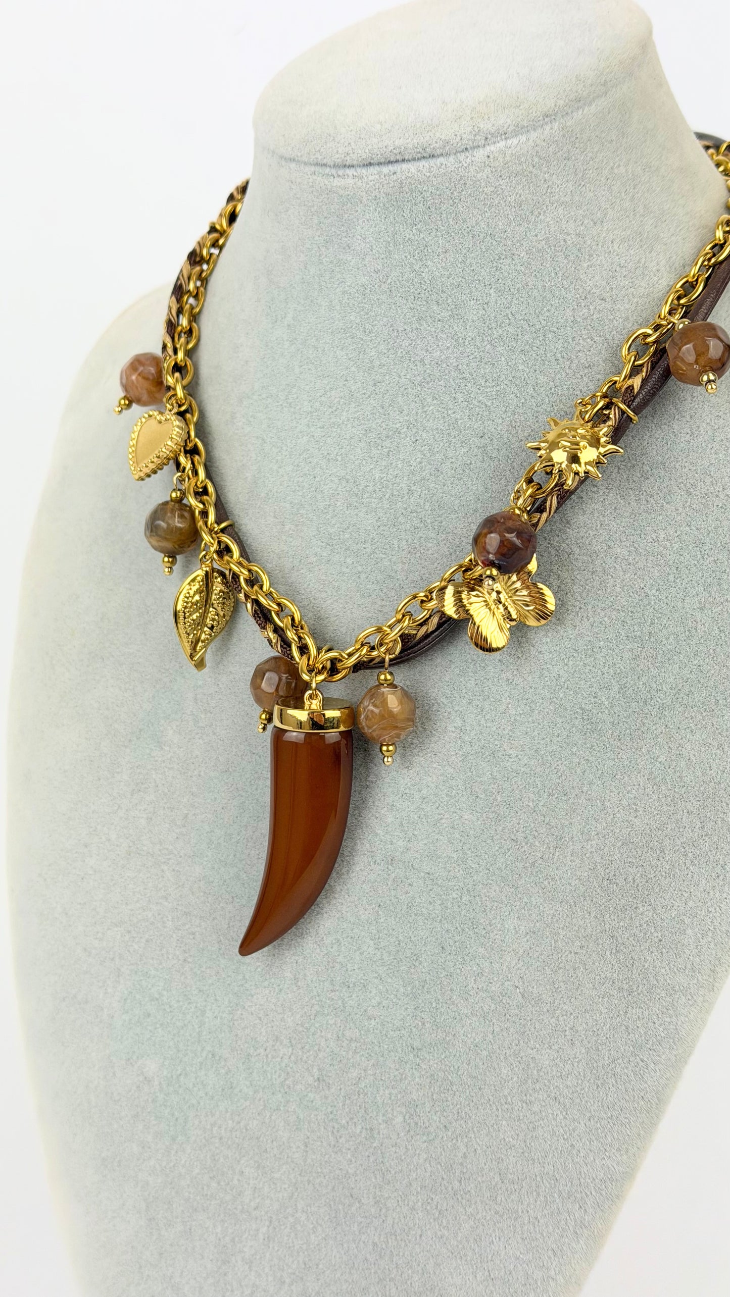 Colar pendentes tons castanho