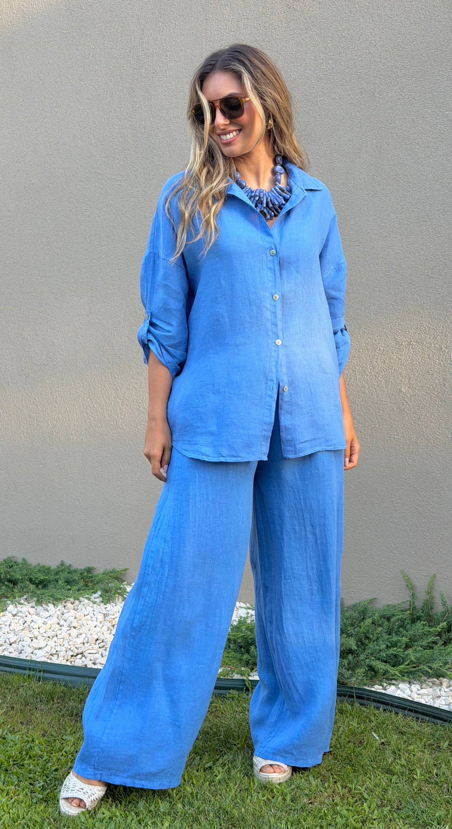 Calça linho azul-inglês