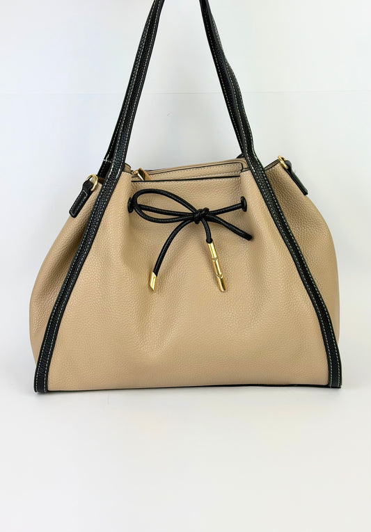 Carteira eco-pele taupe com debruado em preto