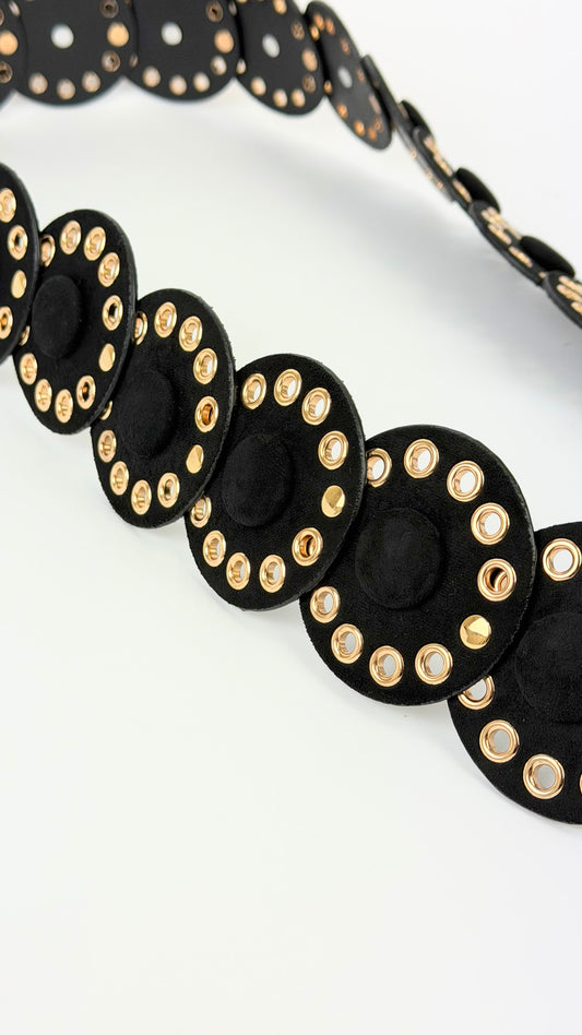 Cinto estilo camurça preto com detalhes dourados