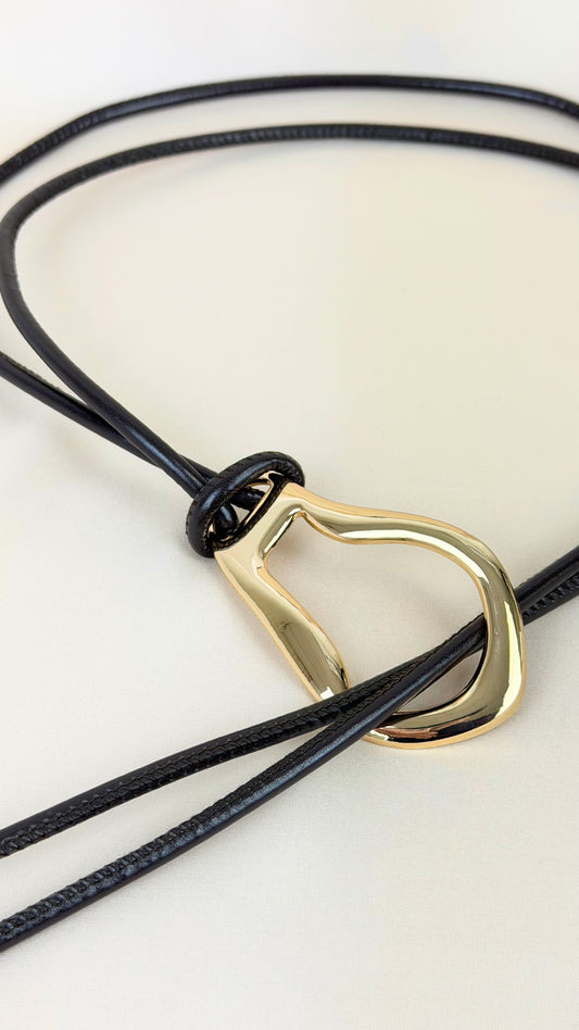 Cinto em pele genuína corda castanho e fivela dourada