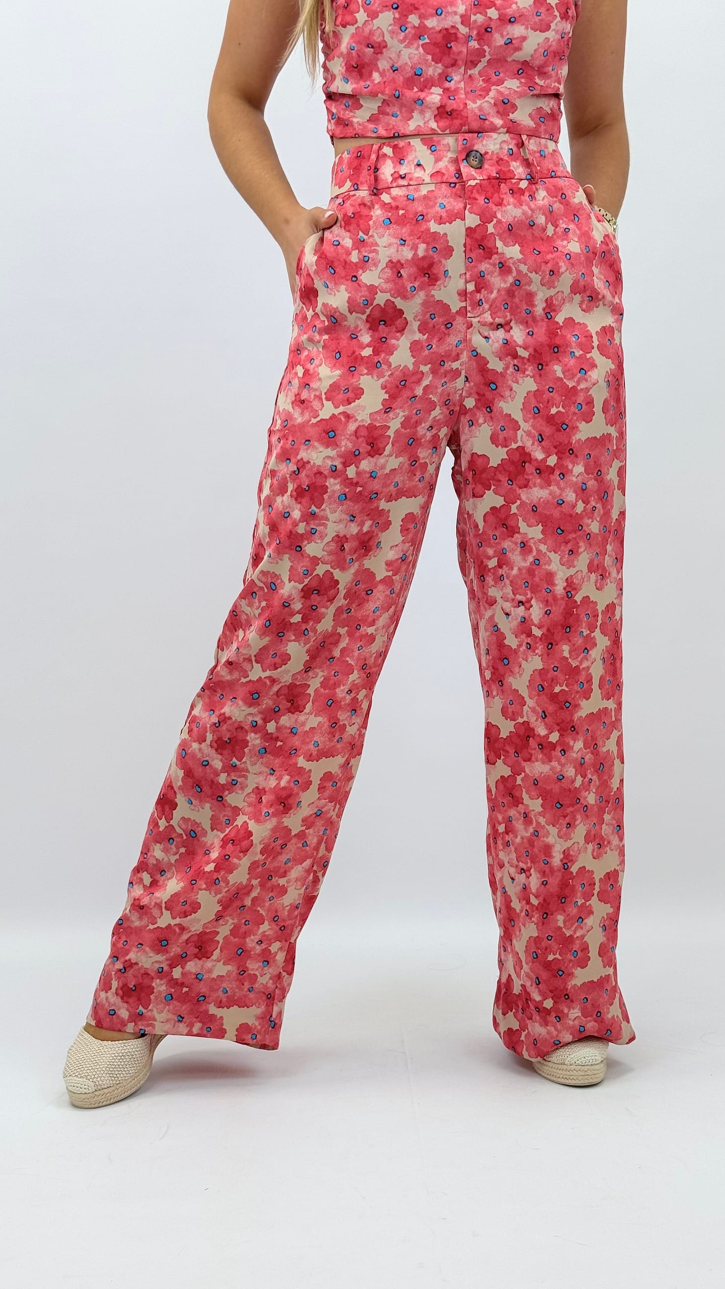 Calça/pantalona floral tons rosa