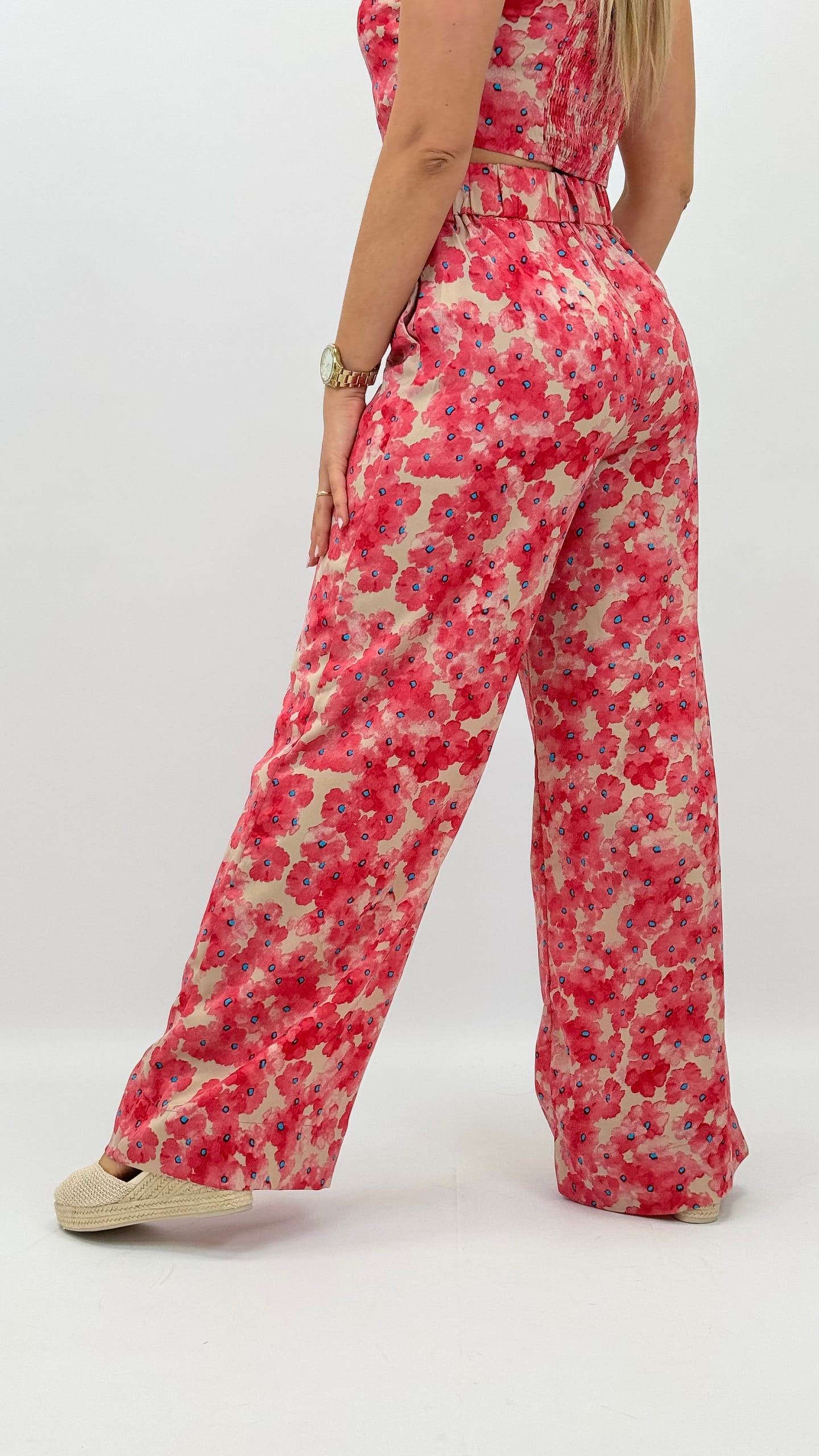 Calça/pantalona floral tons rosa