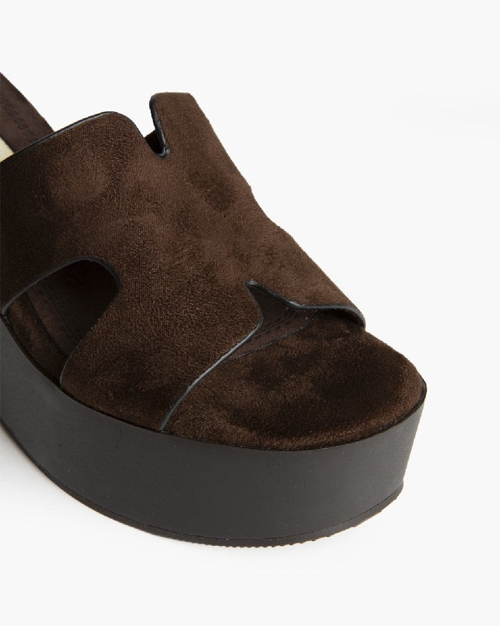 Sandália de plataforma castanho