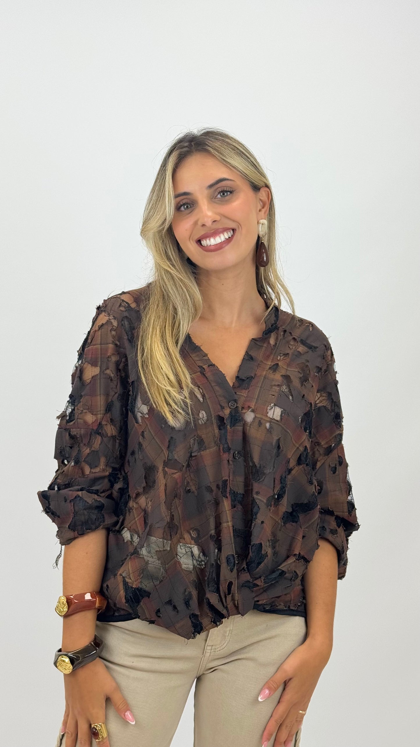 Blusa em renda e xadrez tons terra